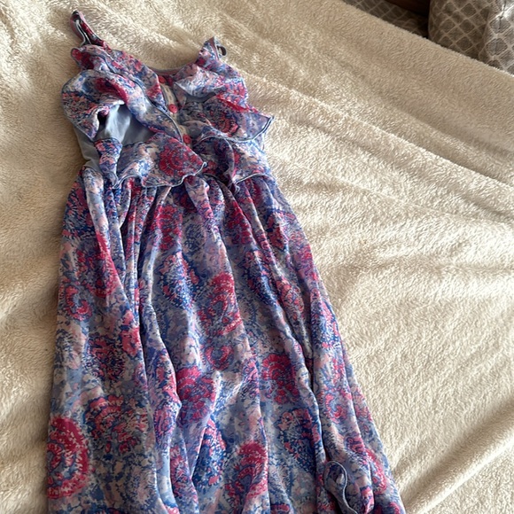 The dresses are silky inside of it and it is in a good condition - Picture 6 of 6